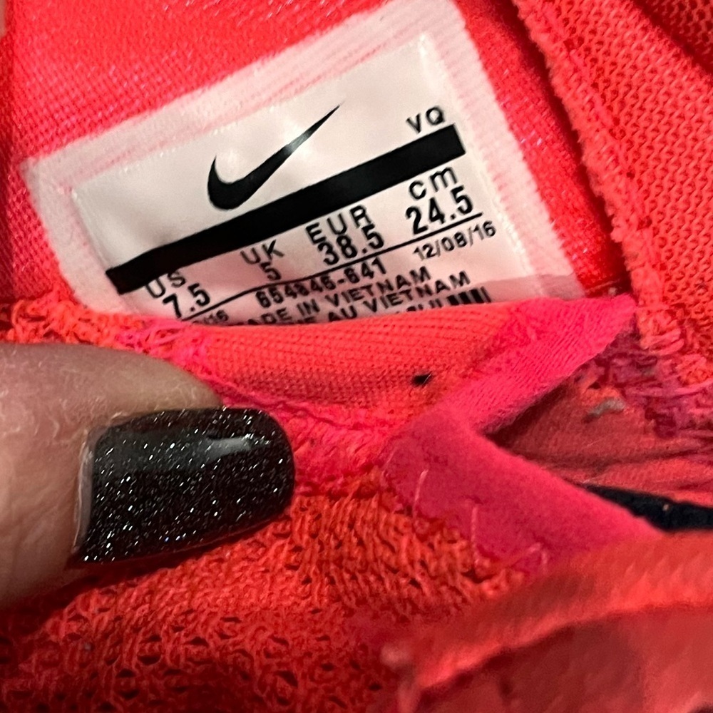 Nike Women's Bright Pink Mesh Sneakers with Black Swoosh - Picture 5 of 7